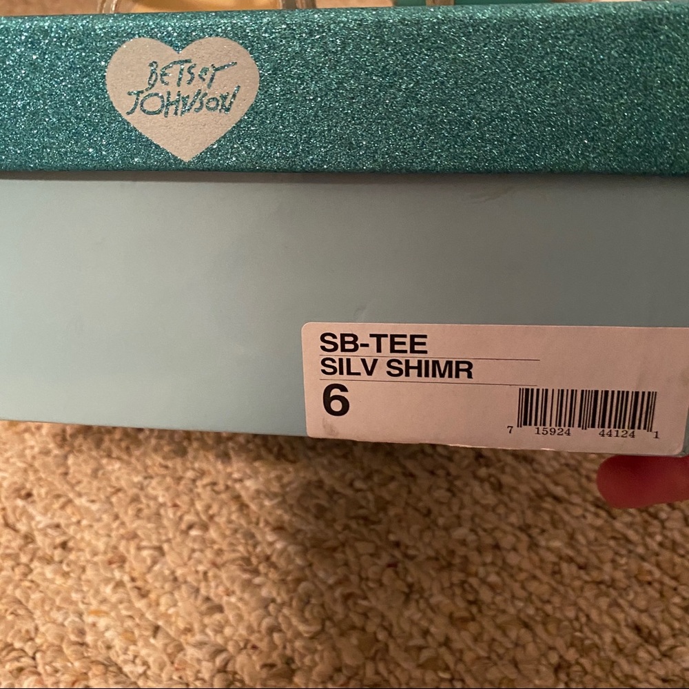 Betsey Johnson SB-Tee silver heels - Picture 4 of 4